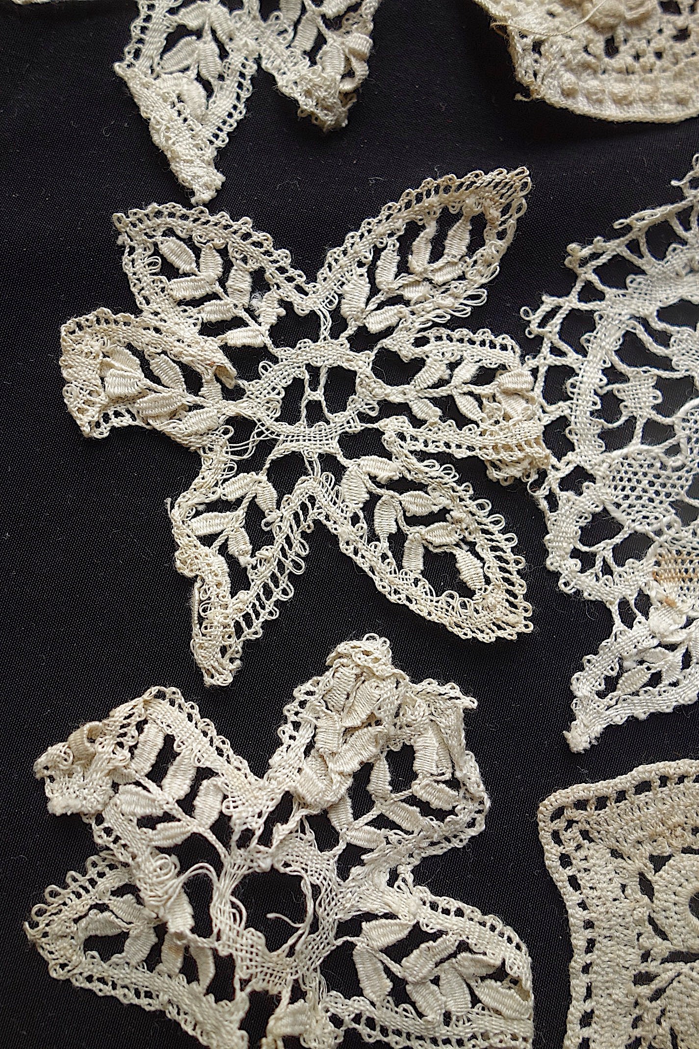 アンティークレース　モチーフlots2