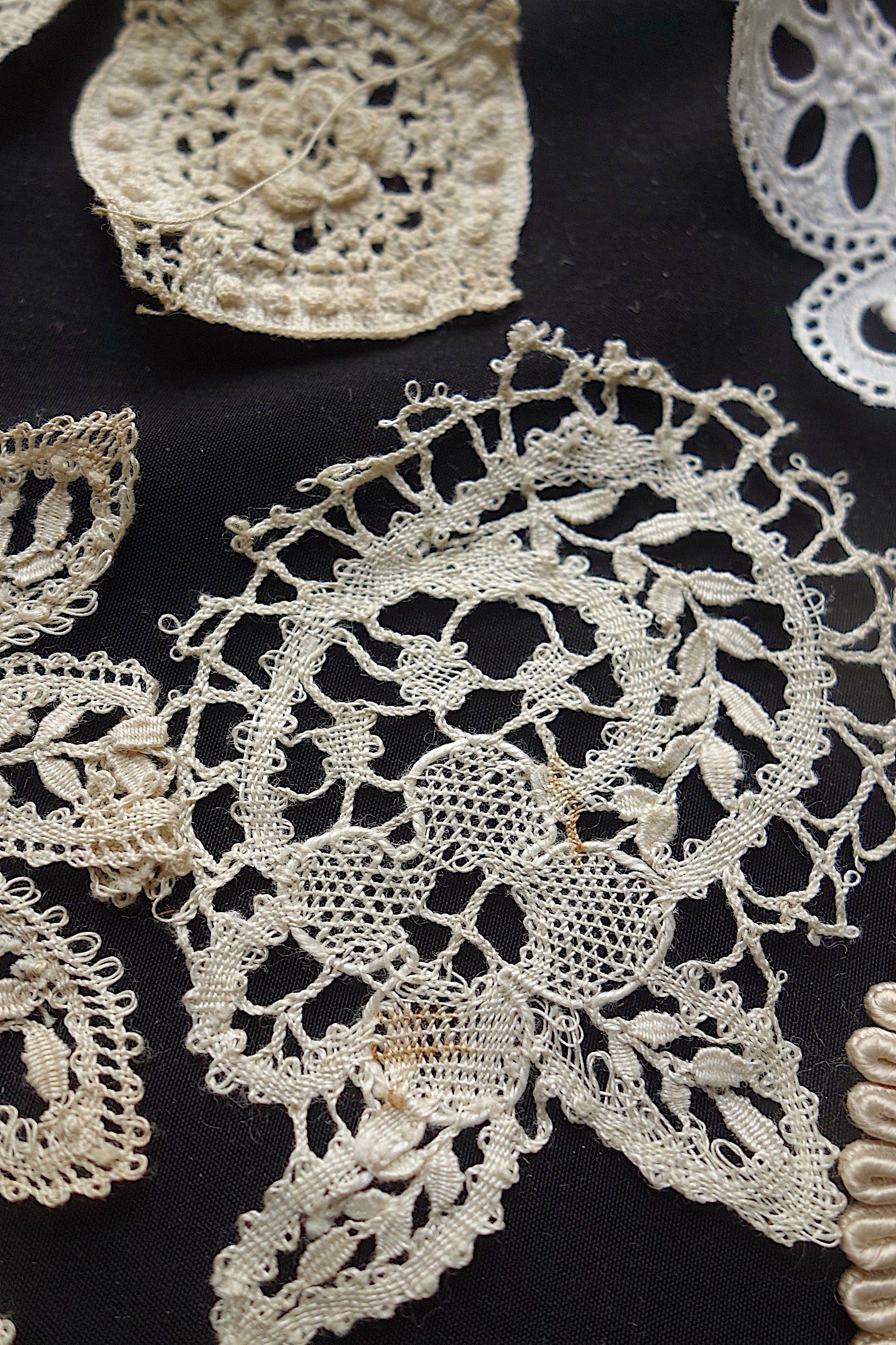 アンティークレース　モチーフlots2