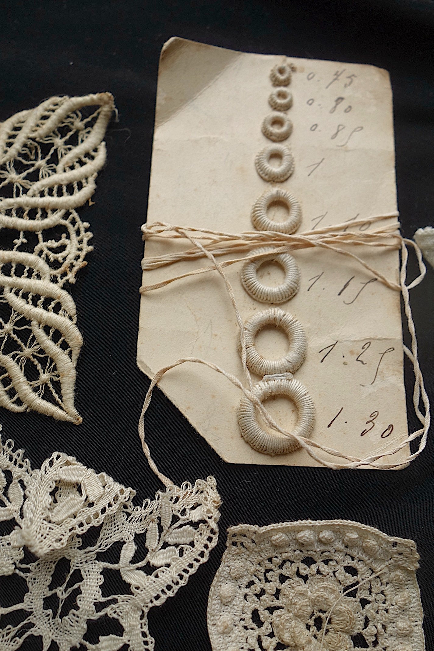 アンティークレース　モチーフlots2