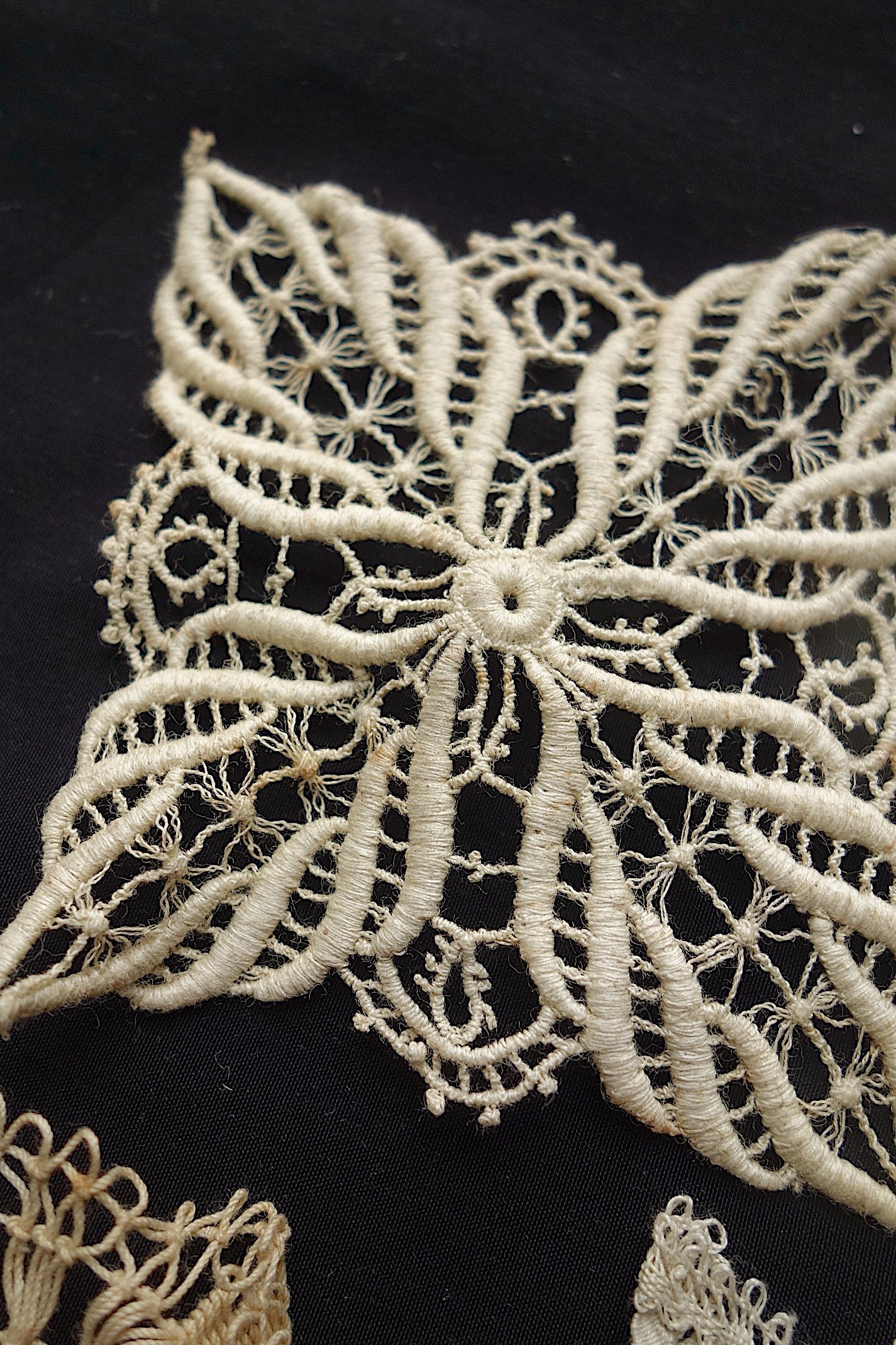 アンティークレース　モチーフlots2