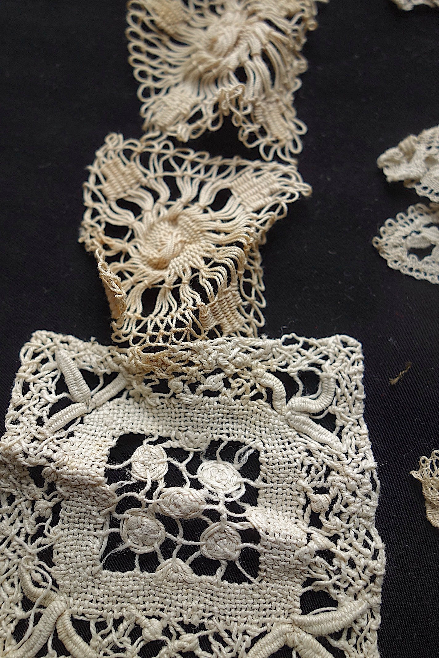 アンティークレース　モチーフlots2