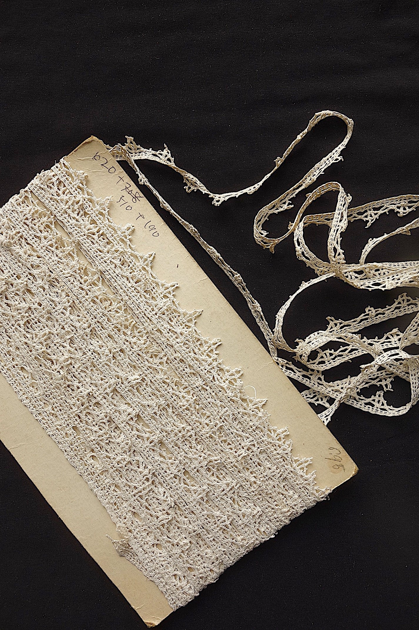 アンティークレース　ボビンスカラップ　620＋510＋190cm