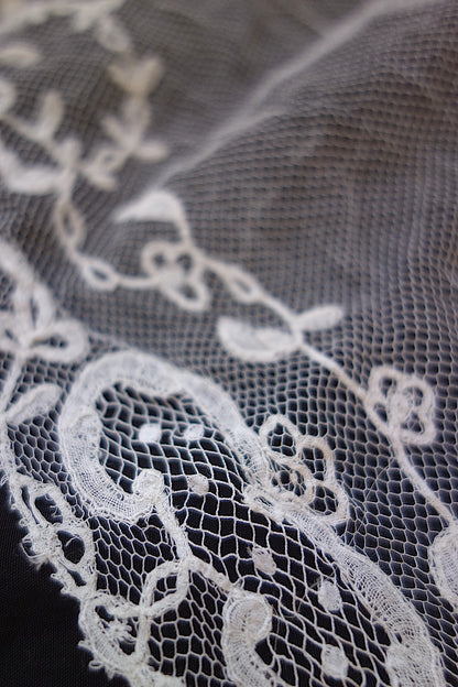 アンティークレース　アプリカッションアングレテール　