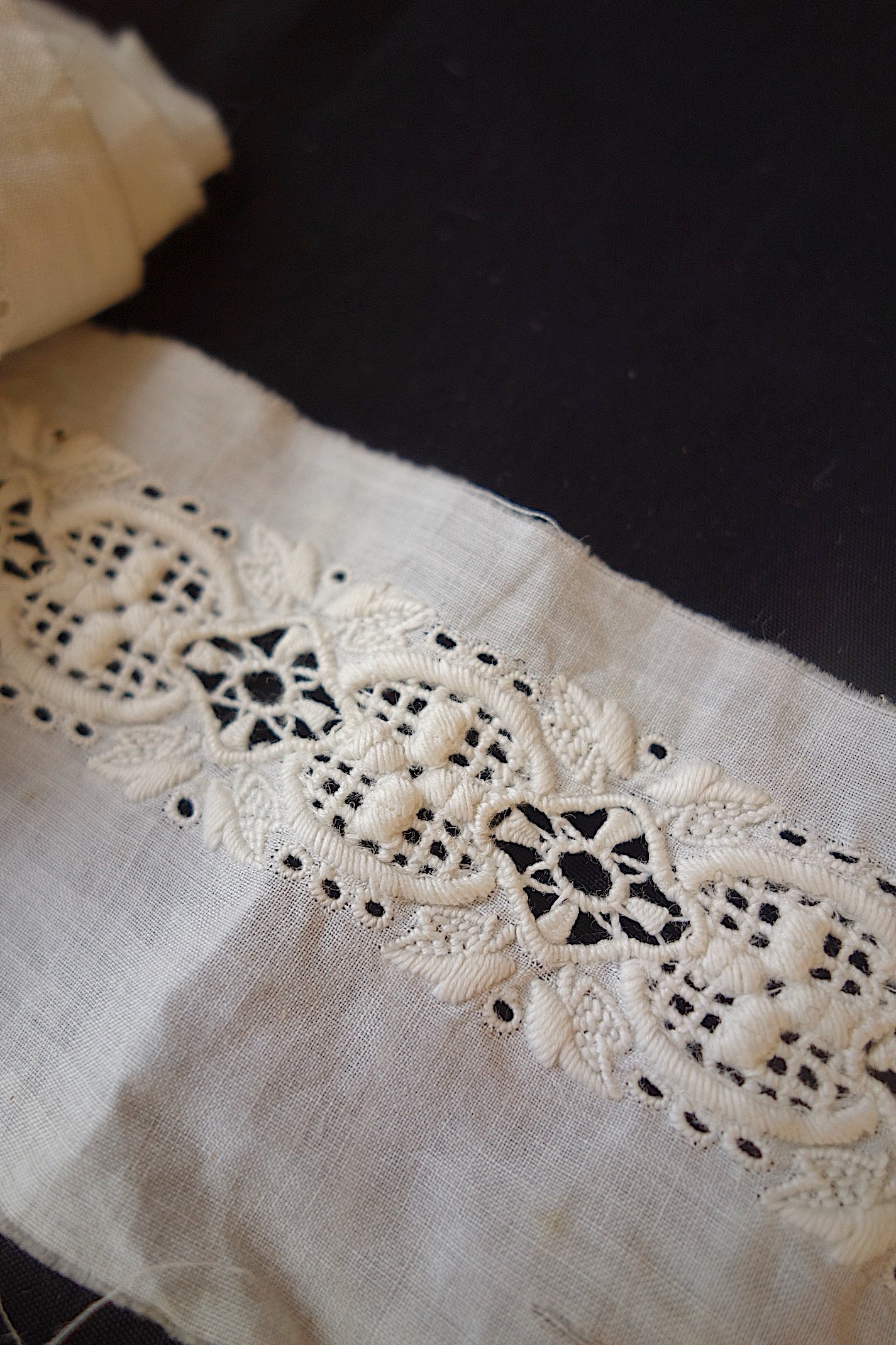 アンティークレース　刺繍テープ