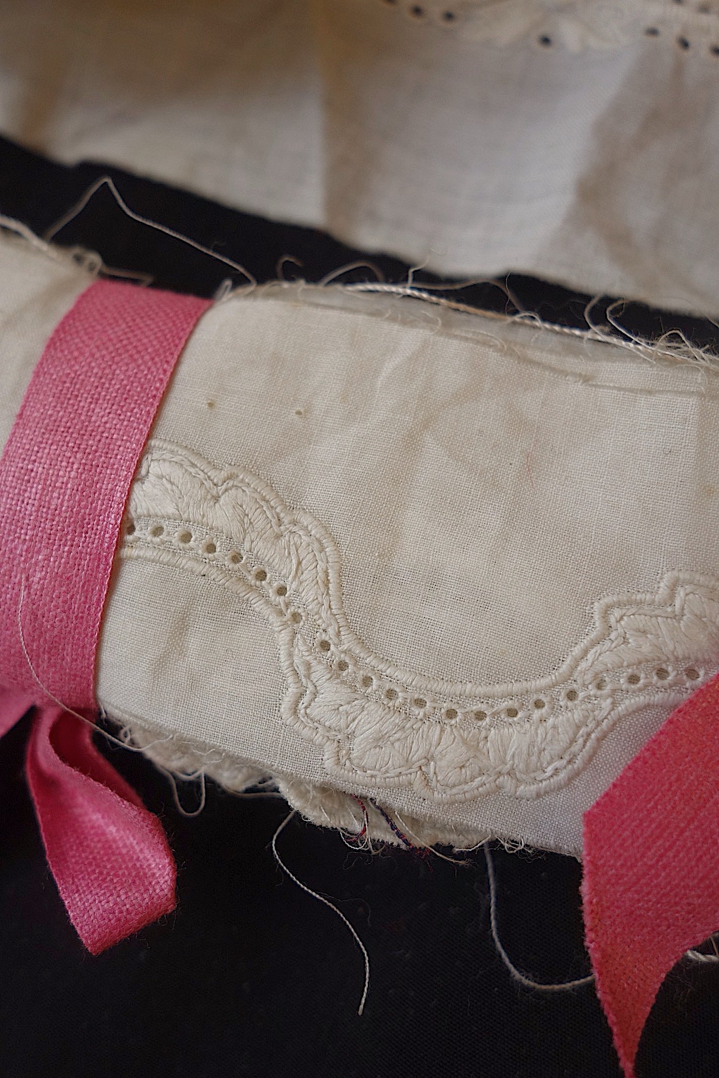 アンティークレース　刺繍テープ