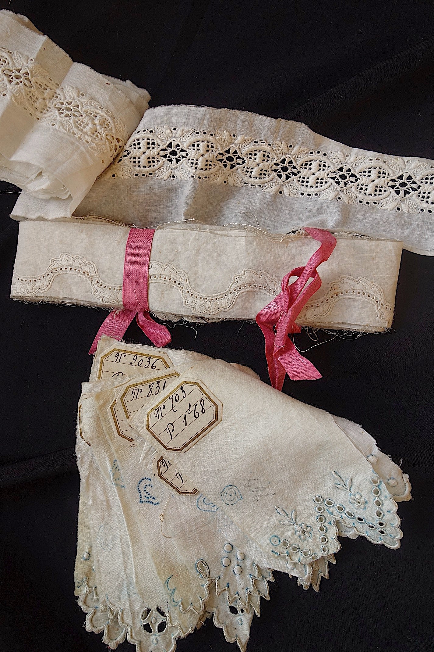 アンティークレース　刺繍テープ