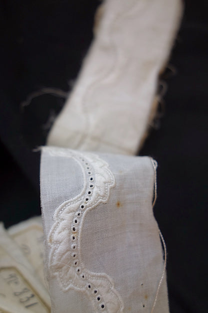 アンティークレース　刺繍テープ