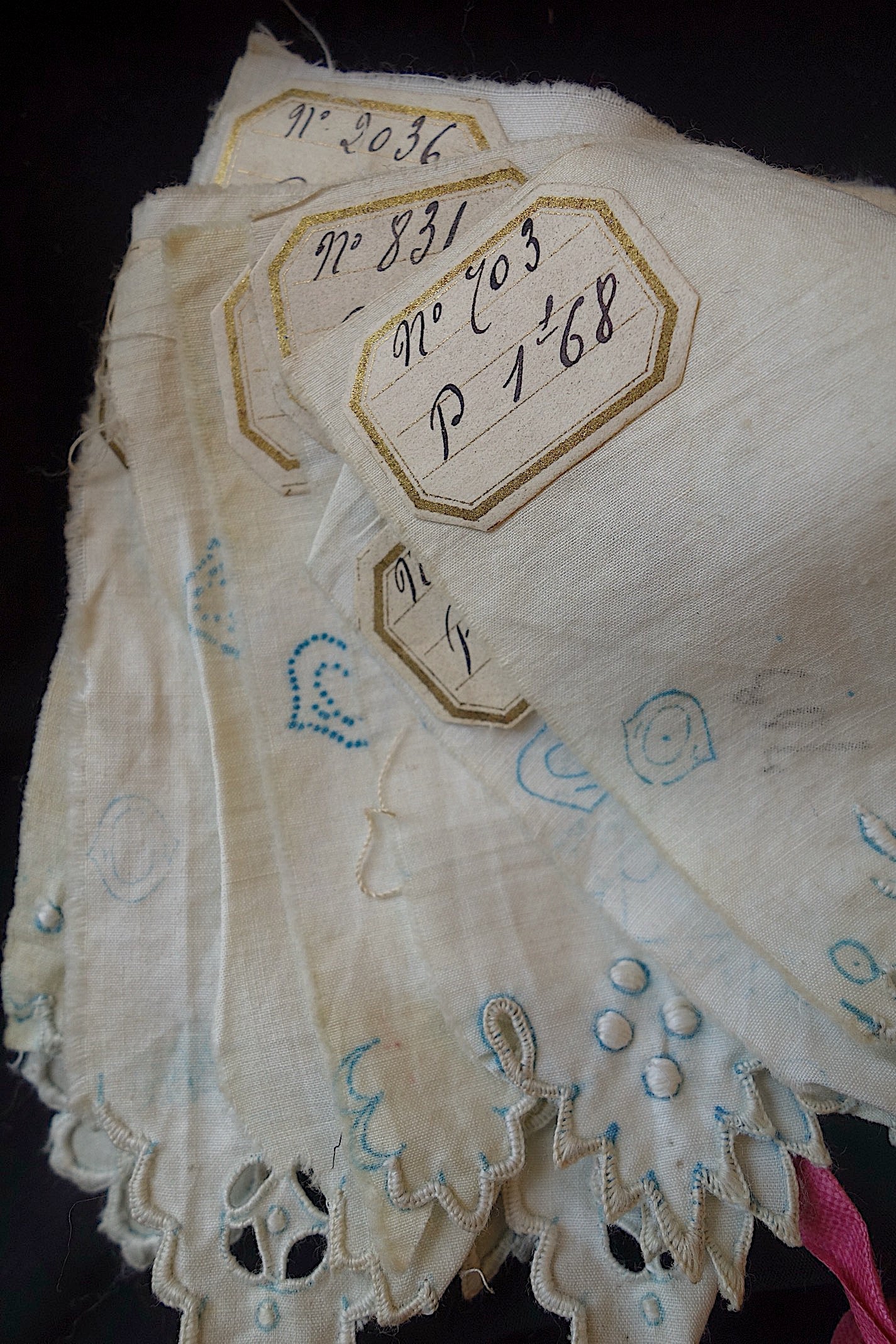 アンティークレース　刺繍テープ