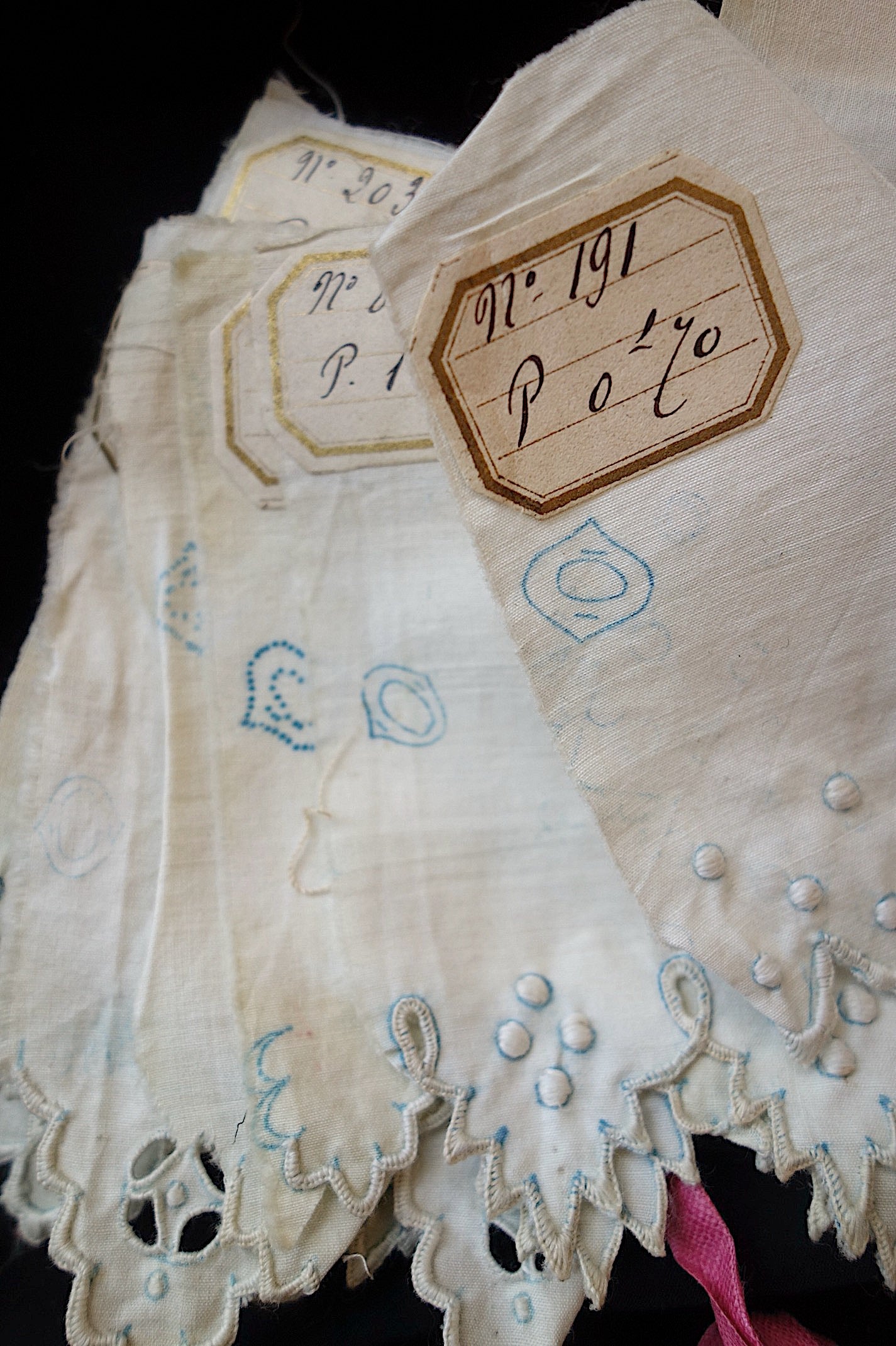 アンティークレース　刺繍テープ