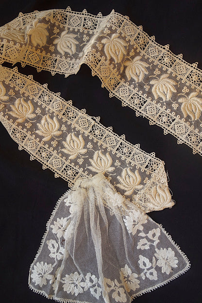 アンティークレース　刺繍レースハギレ　小さなジャボ