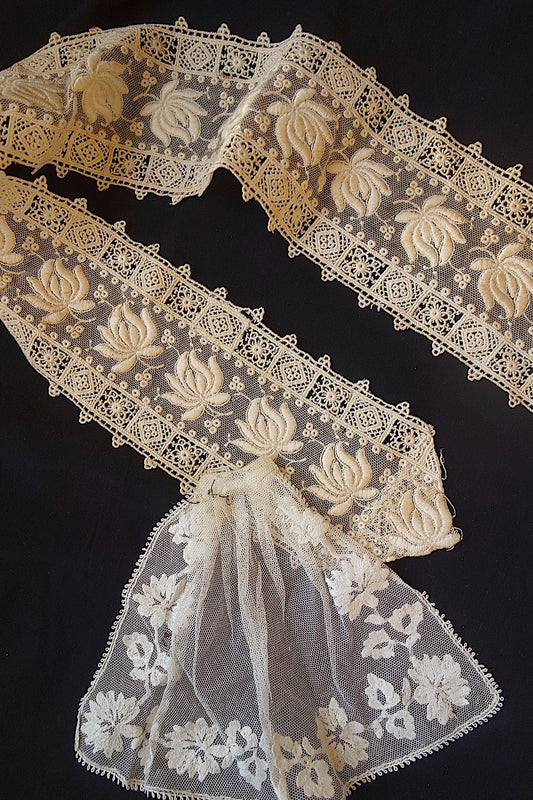 アンティークレース　刺繍レースハギレ　小さなジャボ