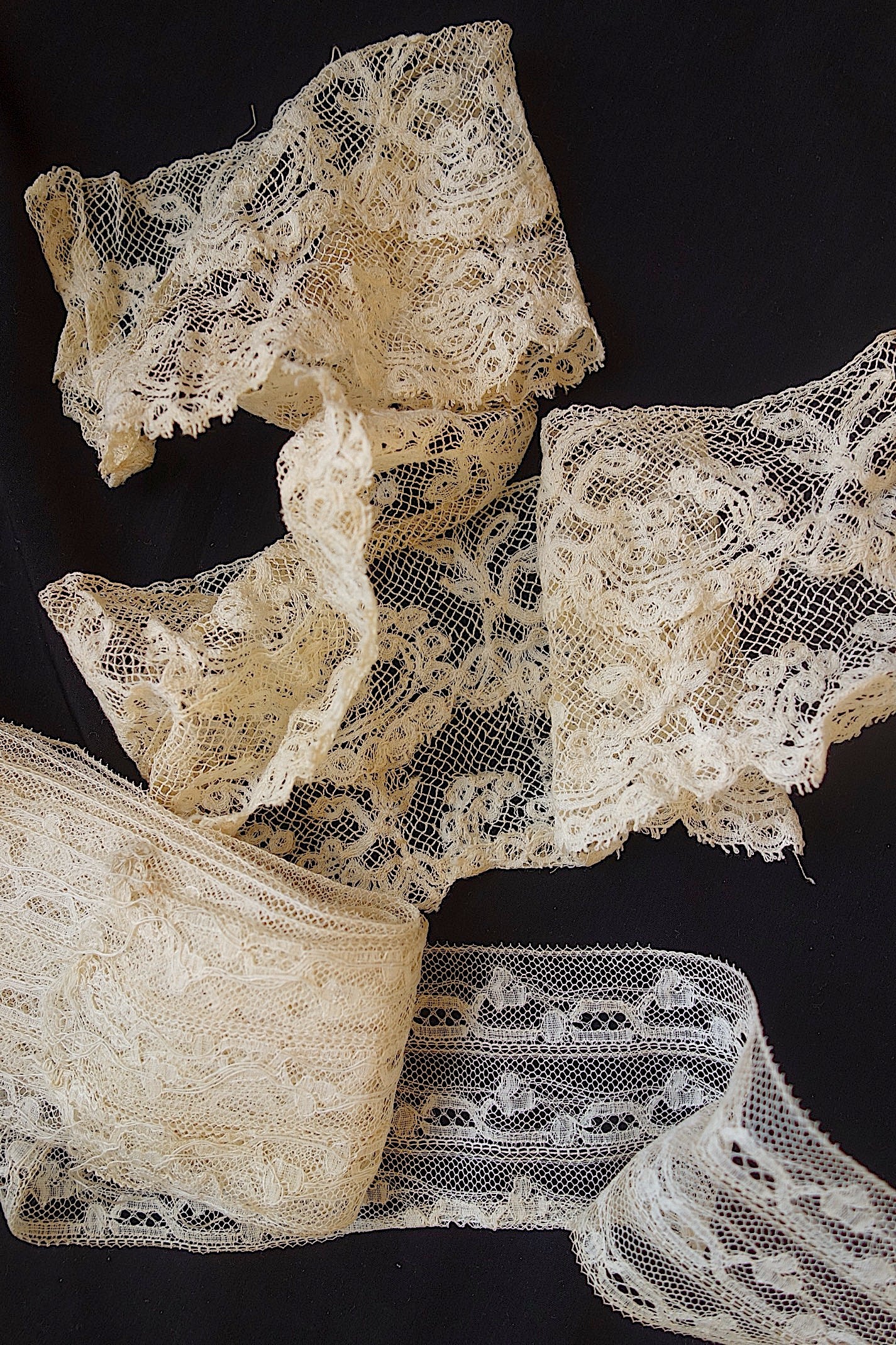 アンティークレース　2種