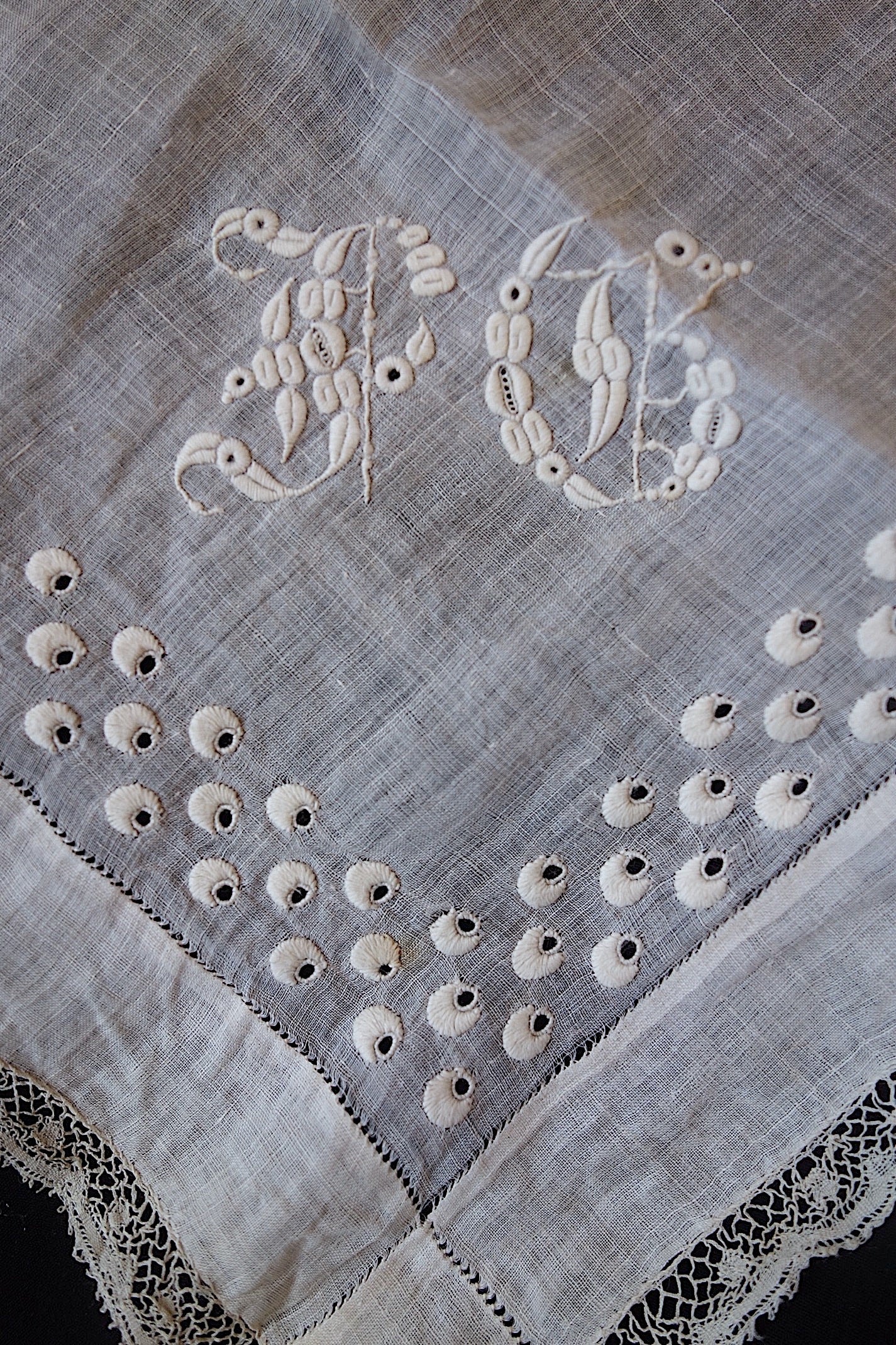 アンティークレース　ハンカチ２枚