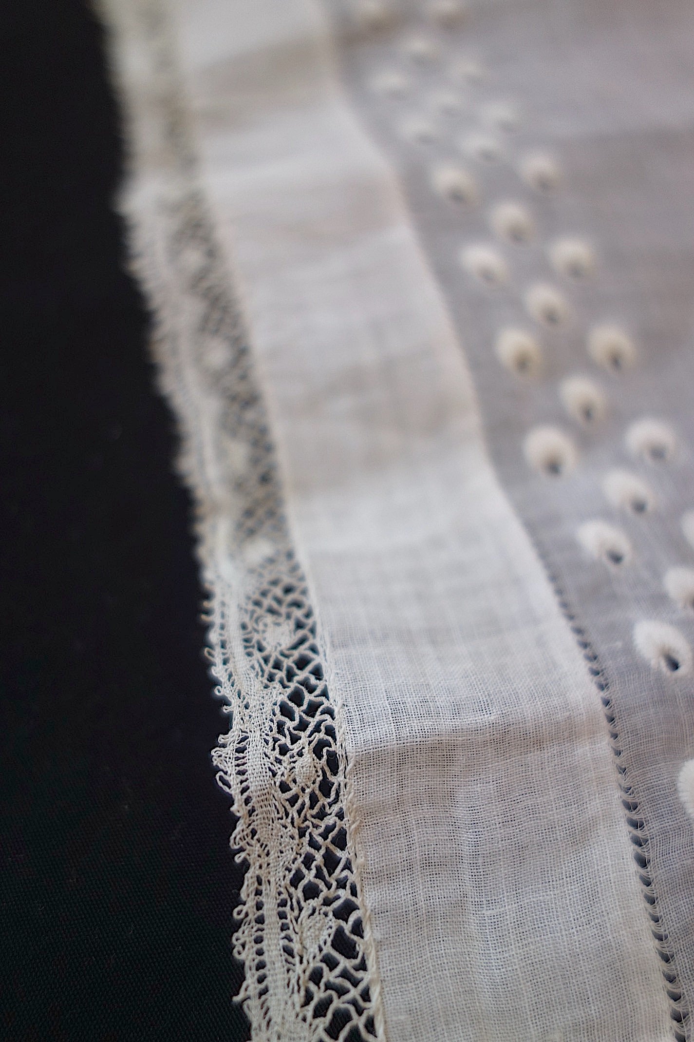 アンティークレース　ハンカチ２枚