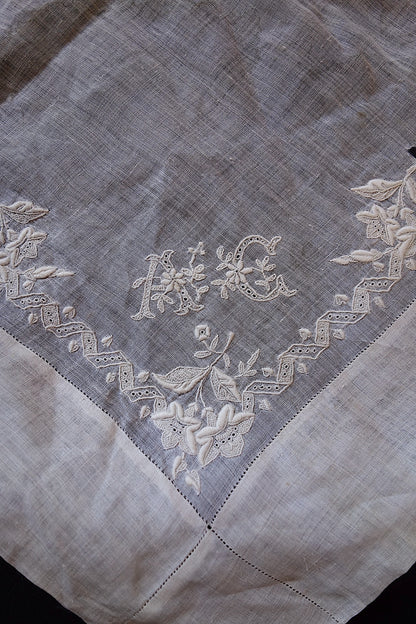 アンティークレース　ハンカチ２枚