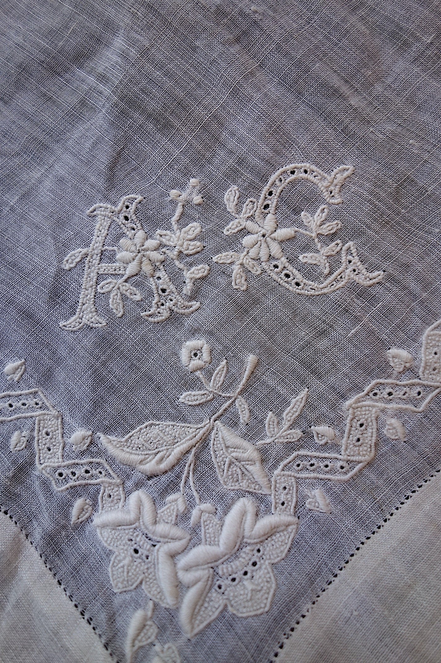 アンティークレース　ハンカチ２枚