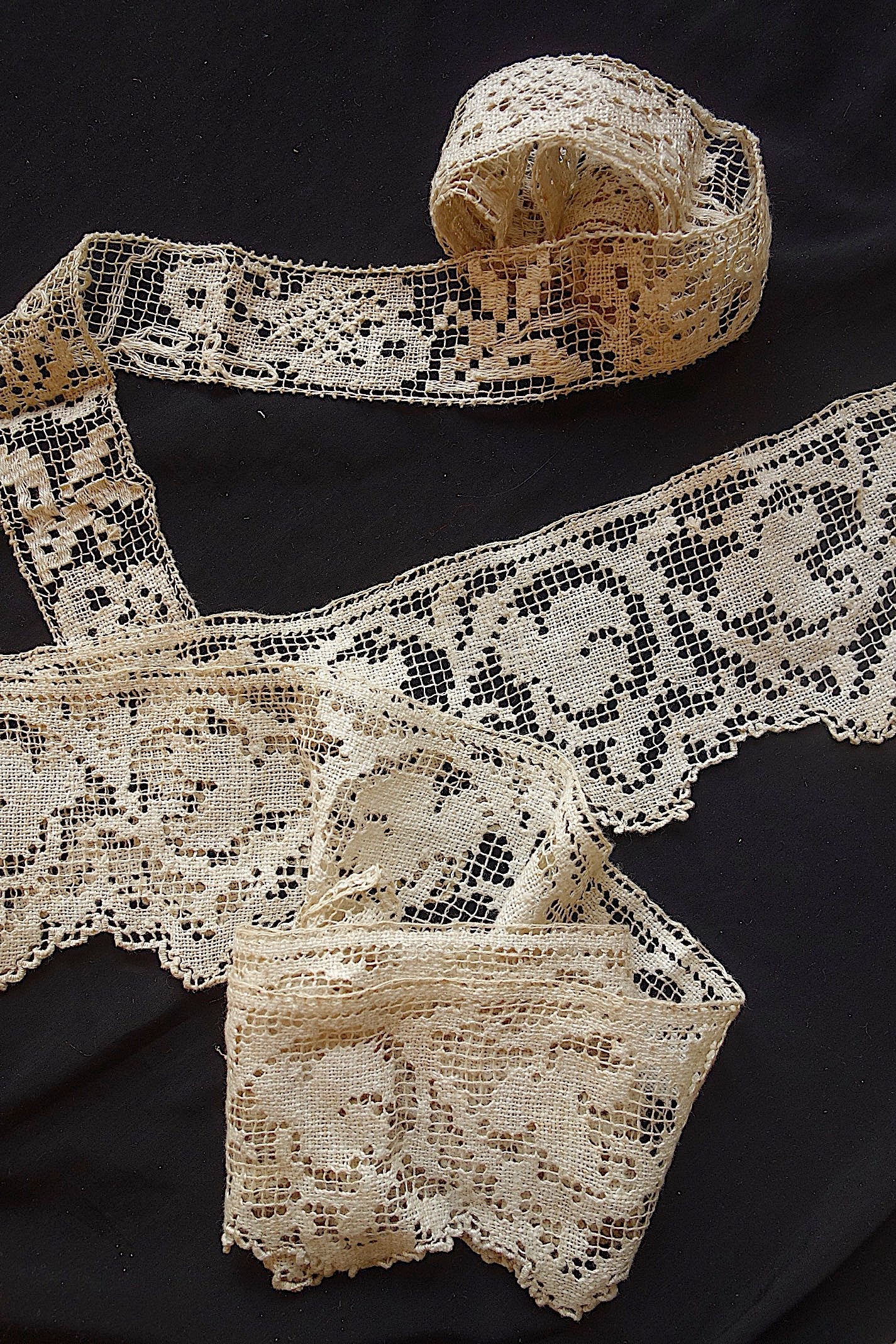 アンティークレース　フィレレース2つ