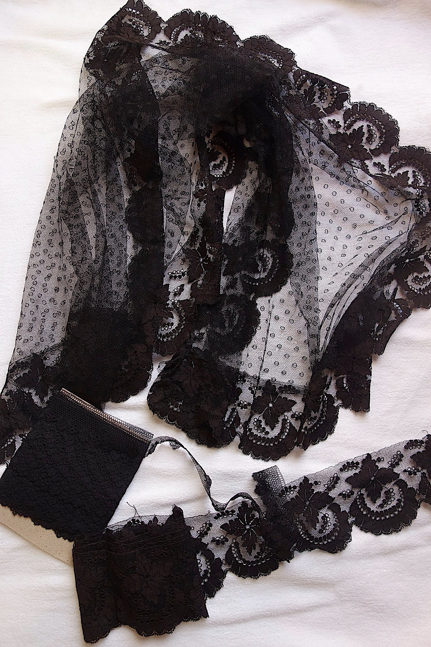 アンティークレース 黒レース　lots1 ブロンド