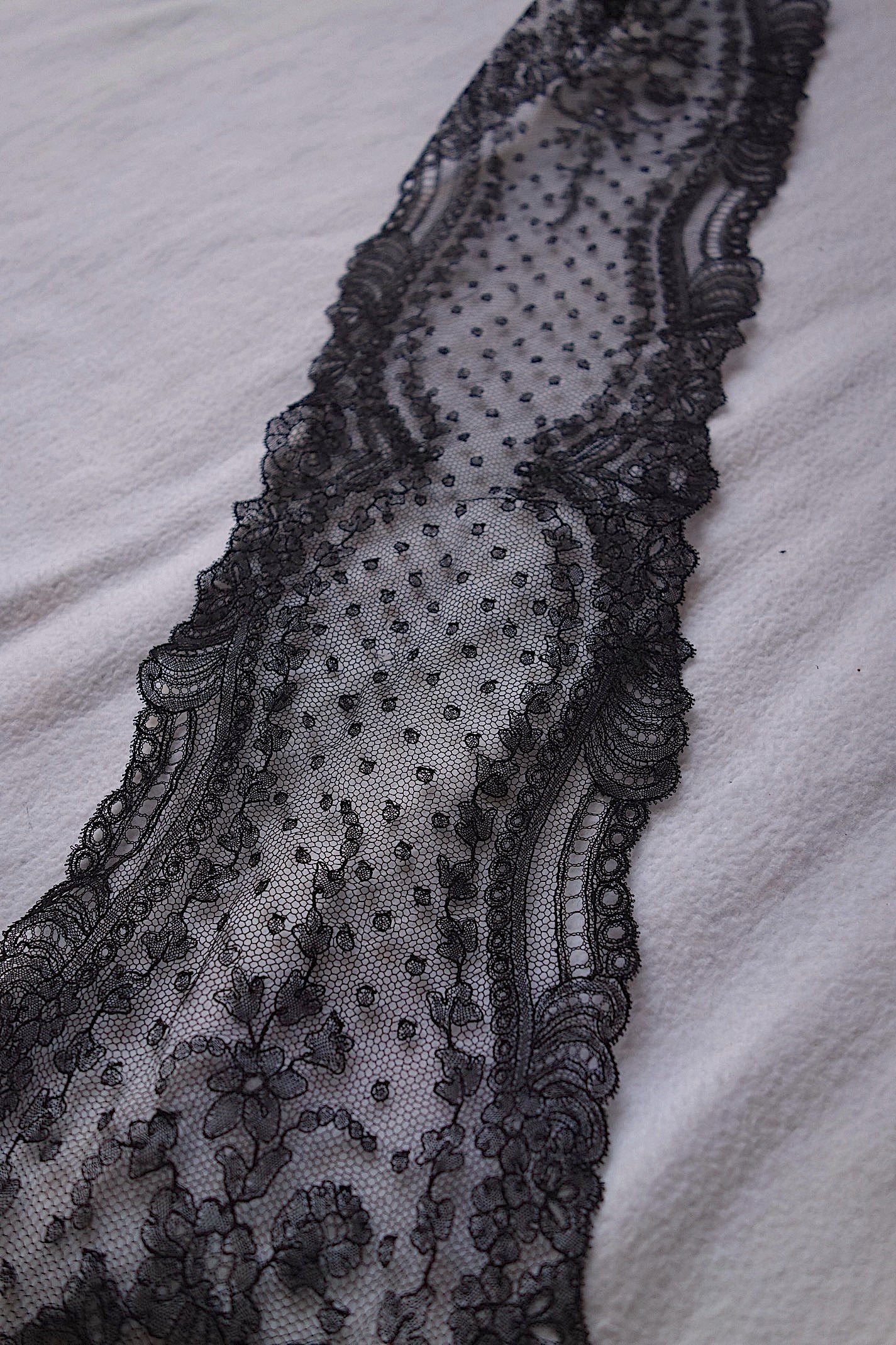 アンティークレース 黒レース　lots2 シャンティイ