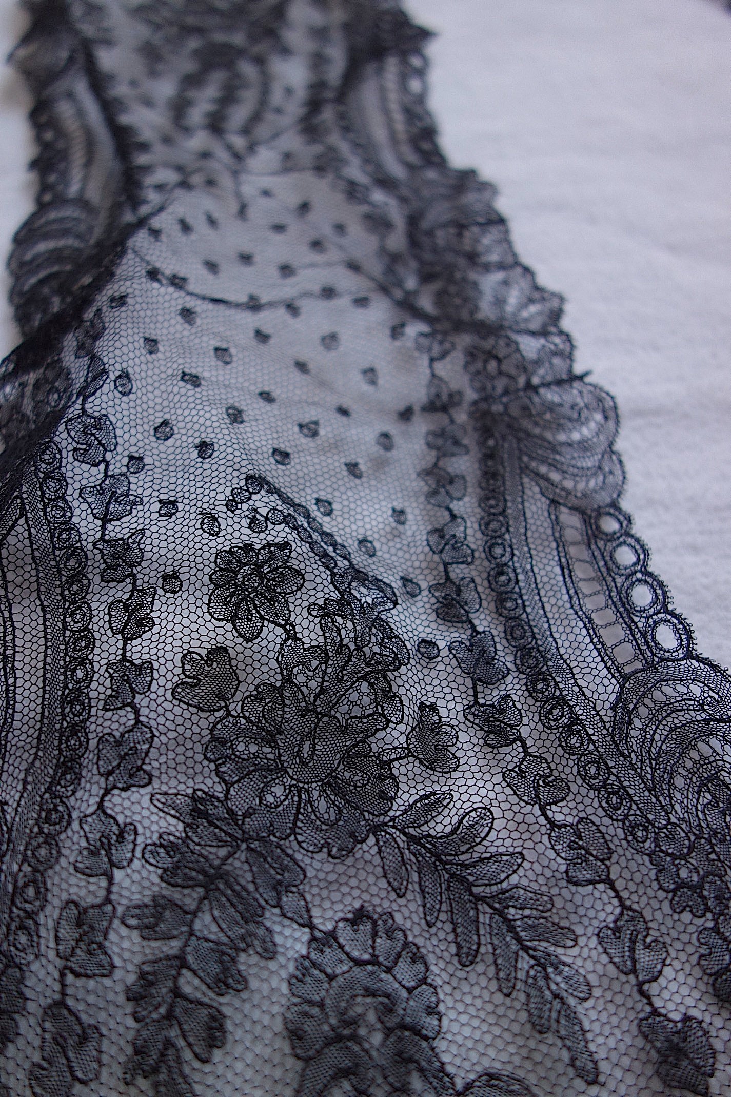 アンティークレース 黒レース　lots2 シャンティイ