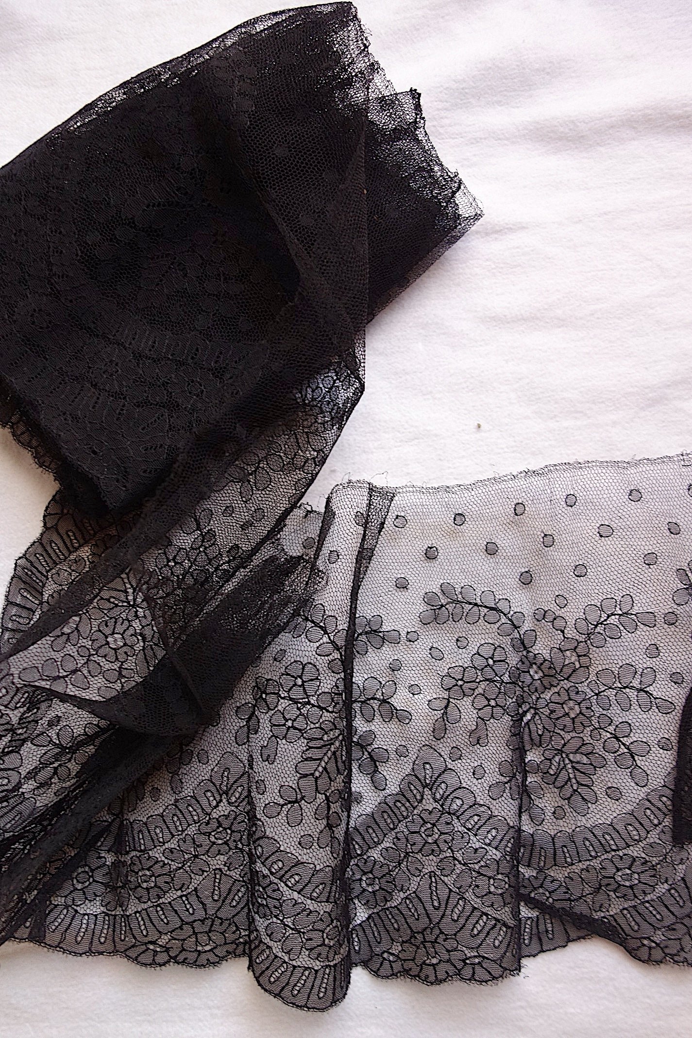 アンティークレース 黒レース　lots4 シャンティイ