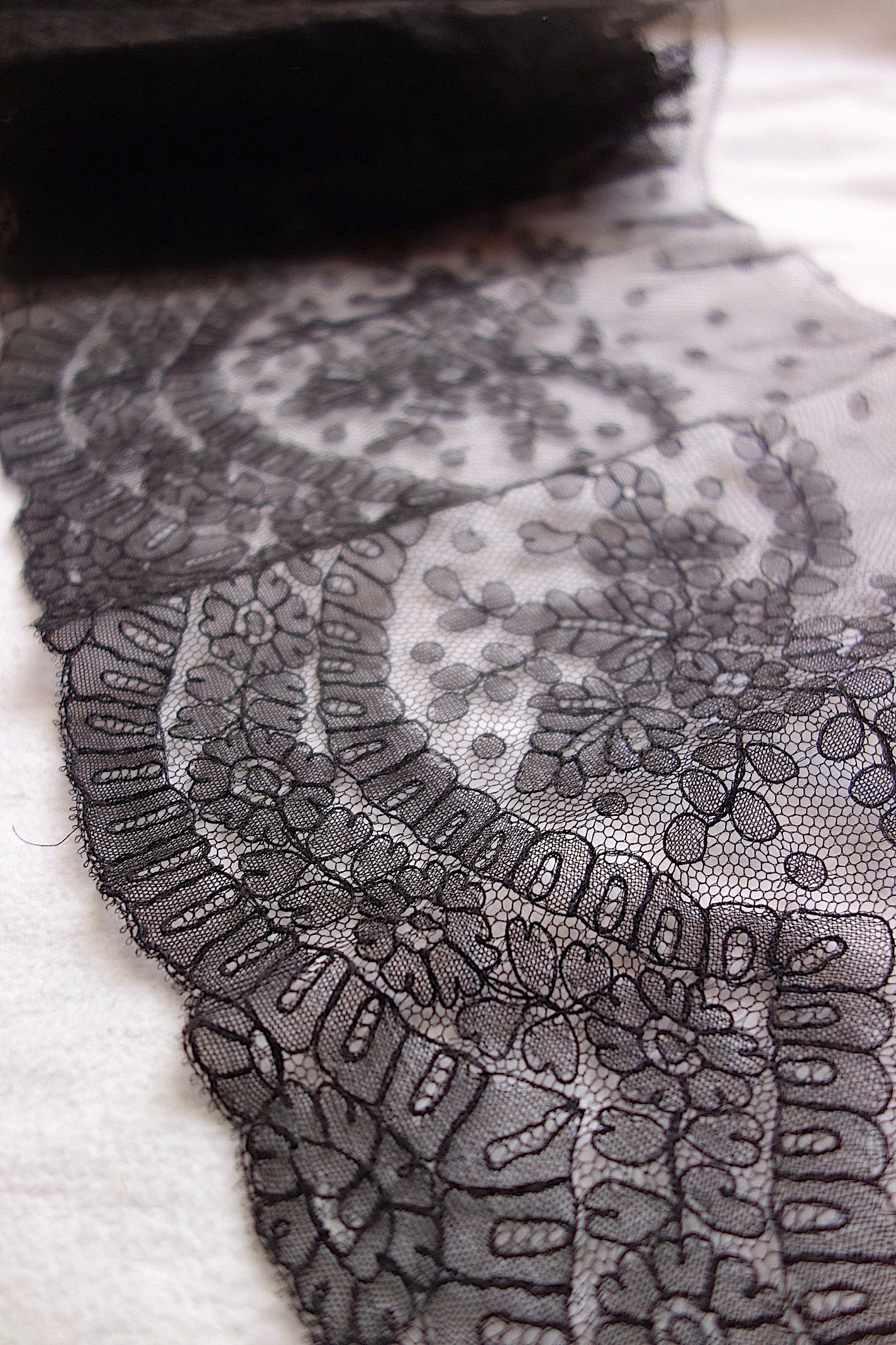 アンティークレース 黒レース　lots4 シャンティイ