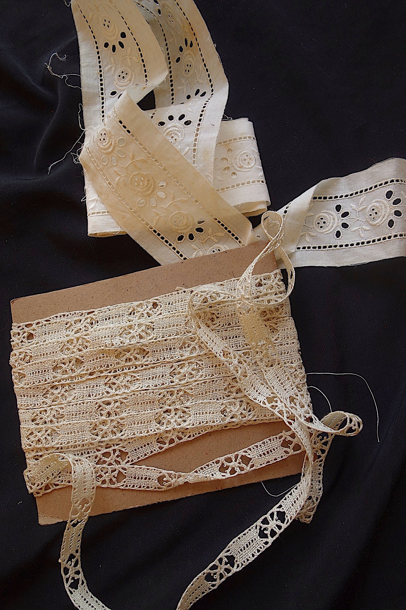 アンティークレース 2種