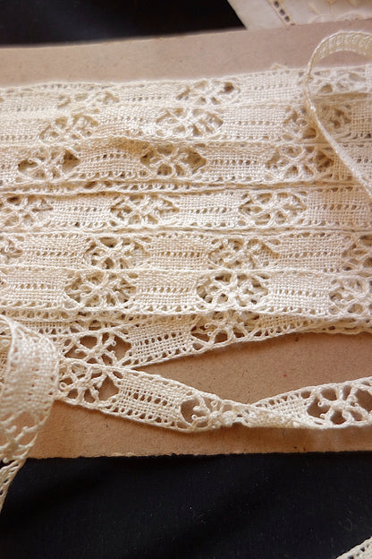 アンティークレース 2種