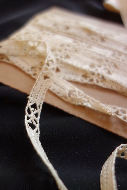 アンティークレース 2種