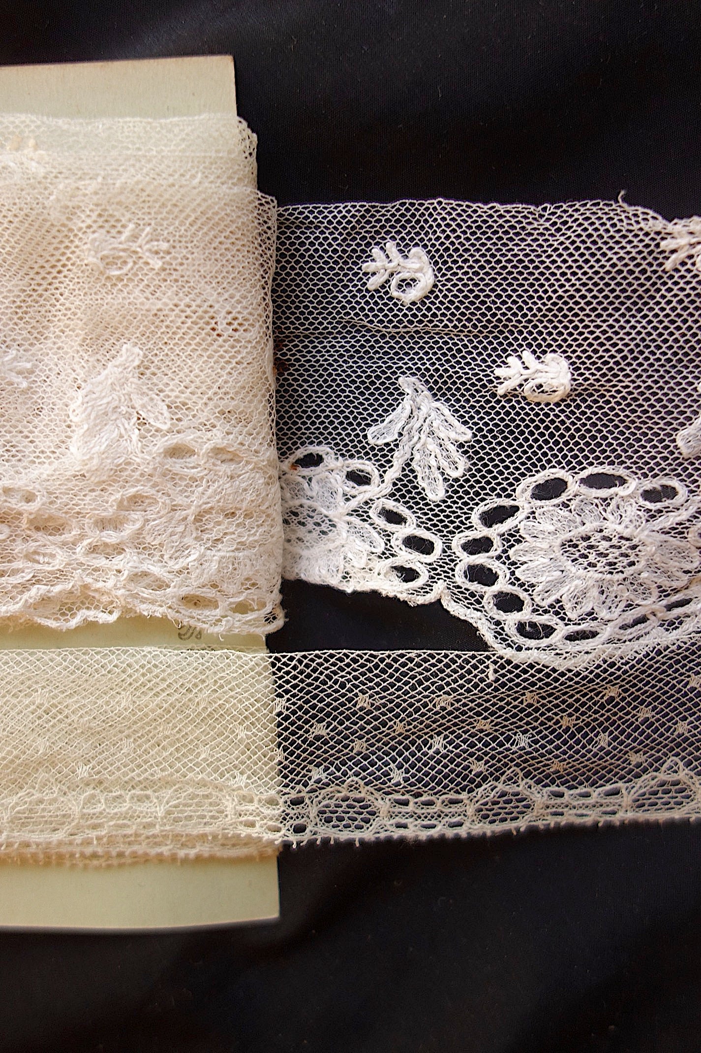 アンティークレース 2種