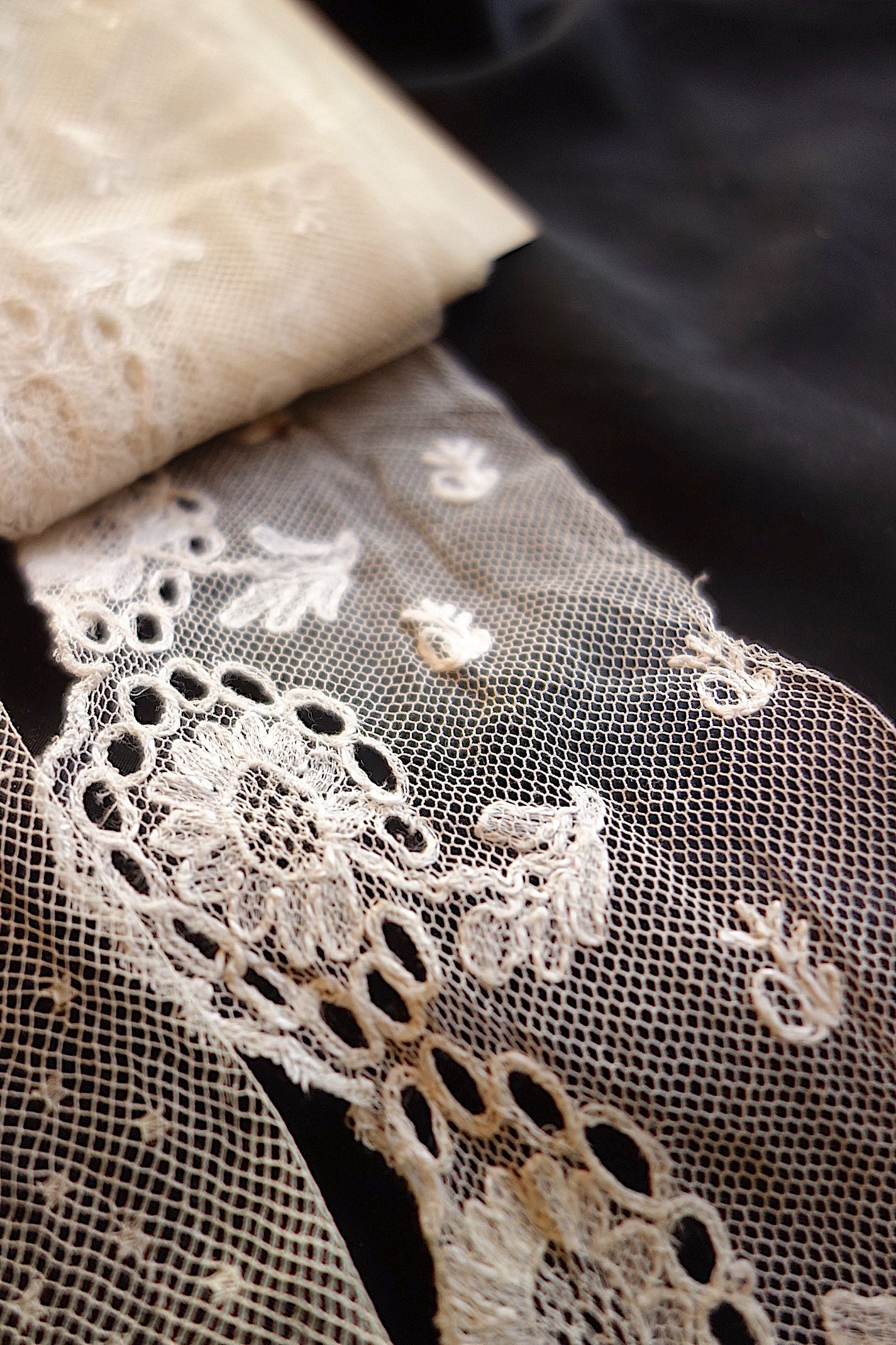 アンティークレース 2種