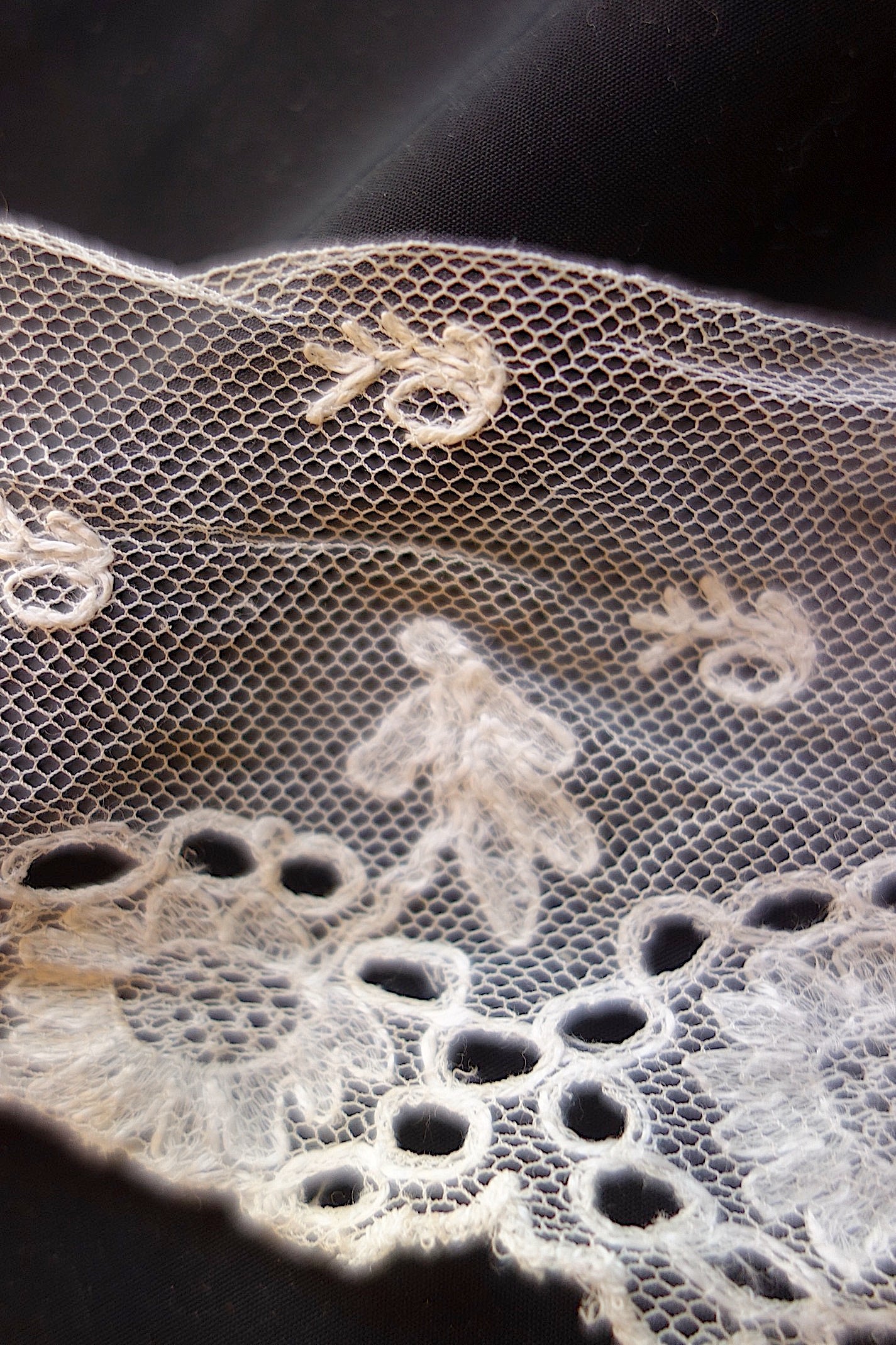 アンティークレース 2種