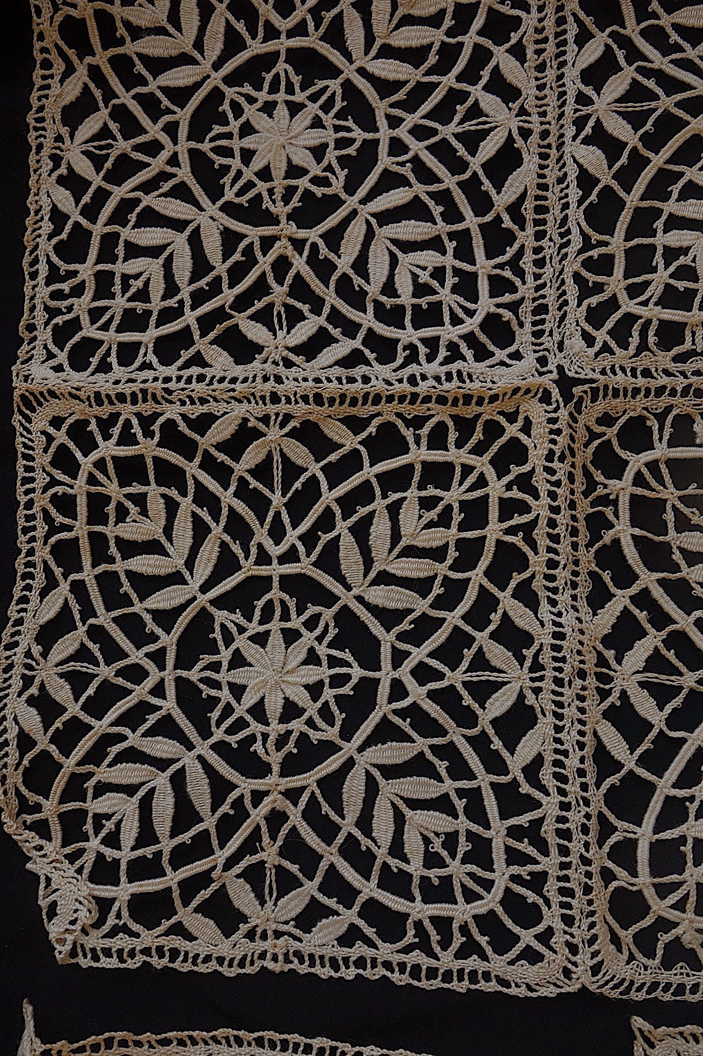 アンティークレース　モチーフ