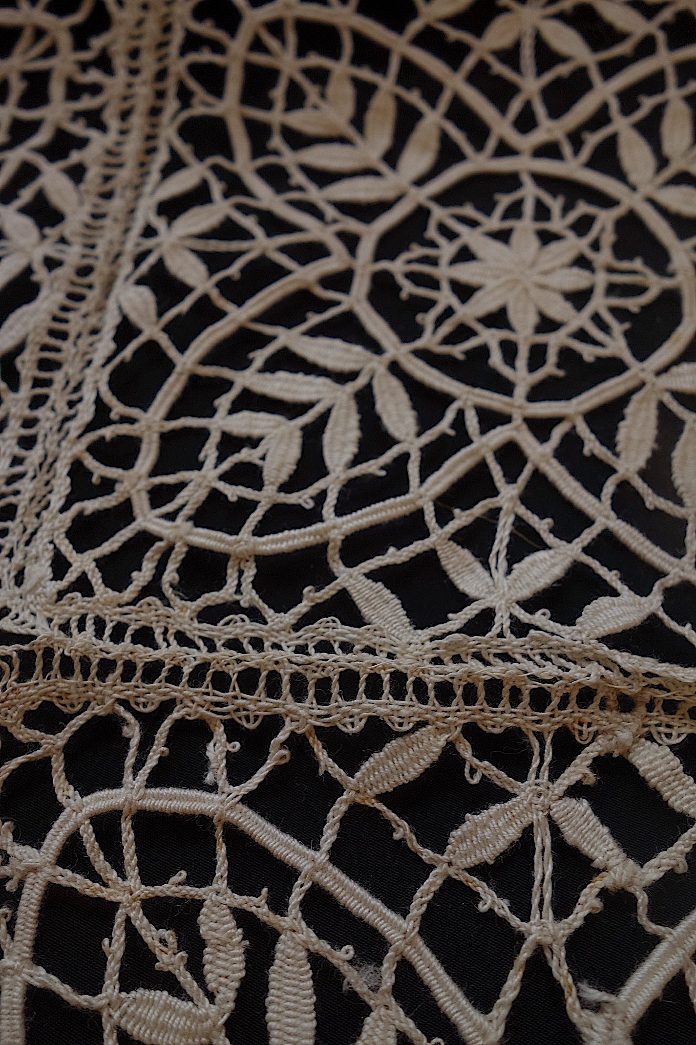 アンティークレース　モチーフ