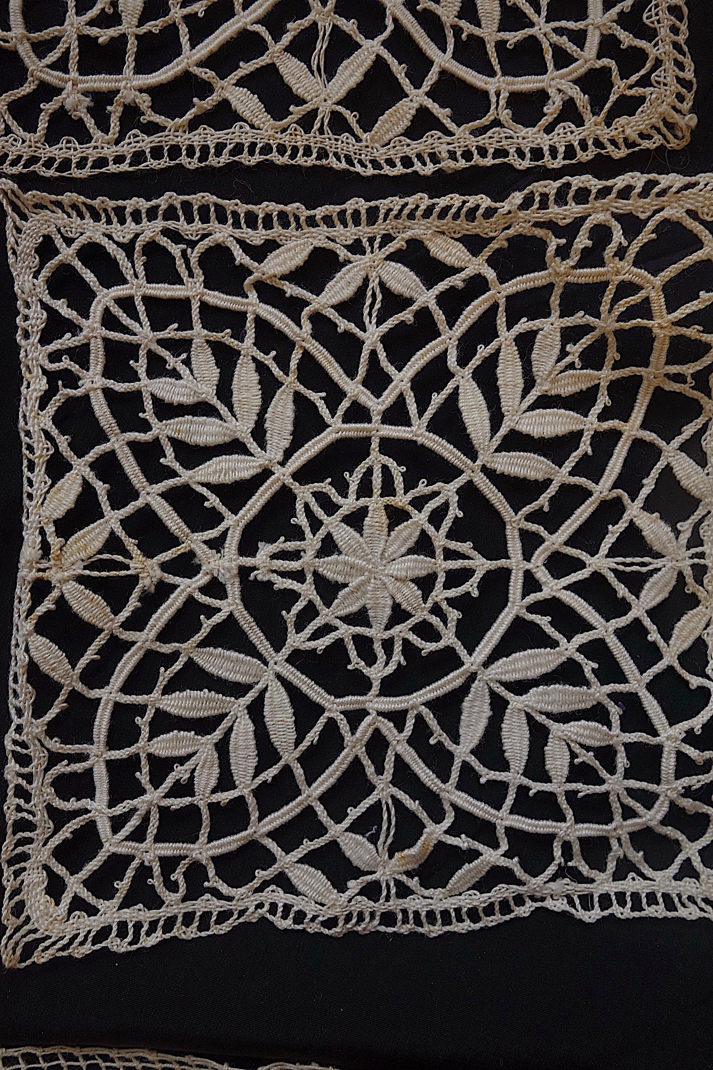 アンティークレース　モチーフ