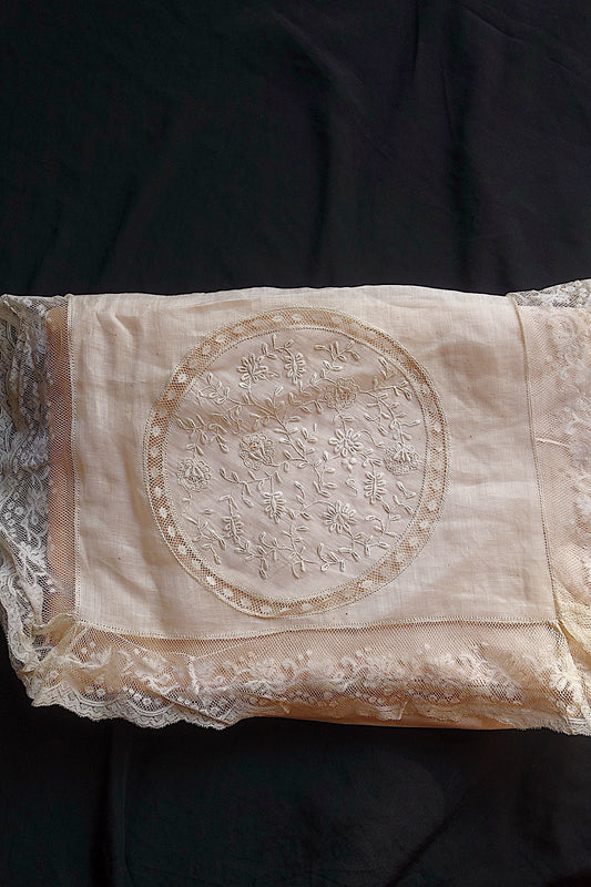 アンティークレース　刺繍小物入れ　