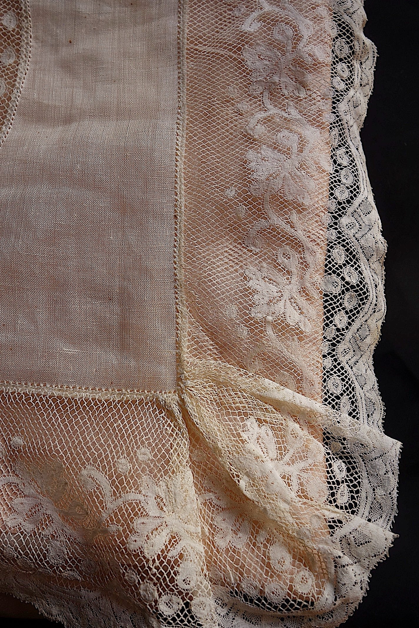 アンティークレース　刺繍小物入れ　