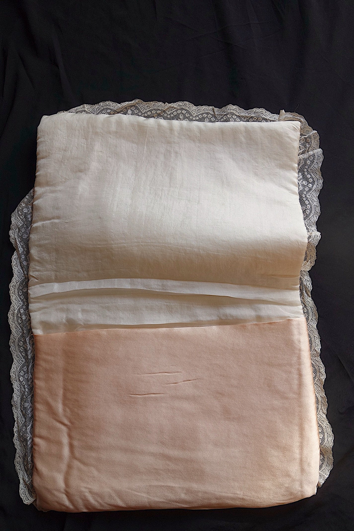 アンティークレース　刺繍小物入れ　