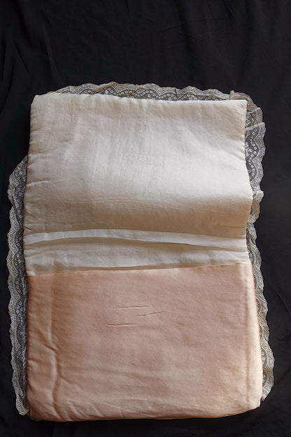 アンティークレース　刺繍小物入れ　