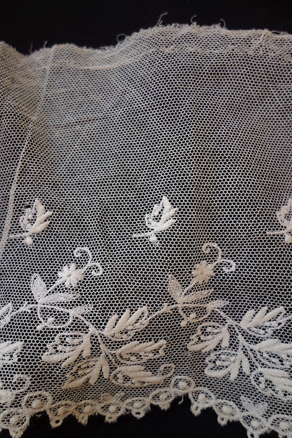 アンティークレース　チュールに刺繍