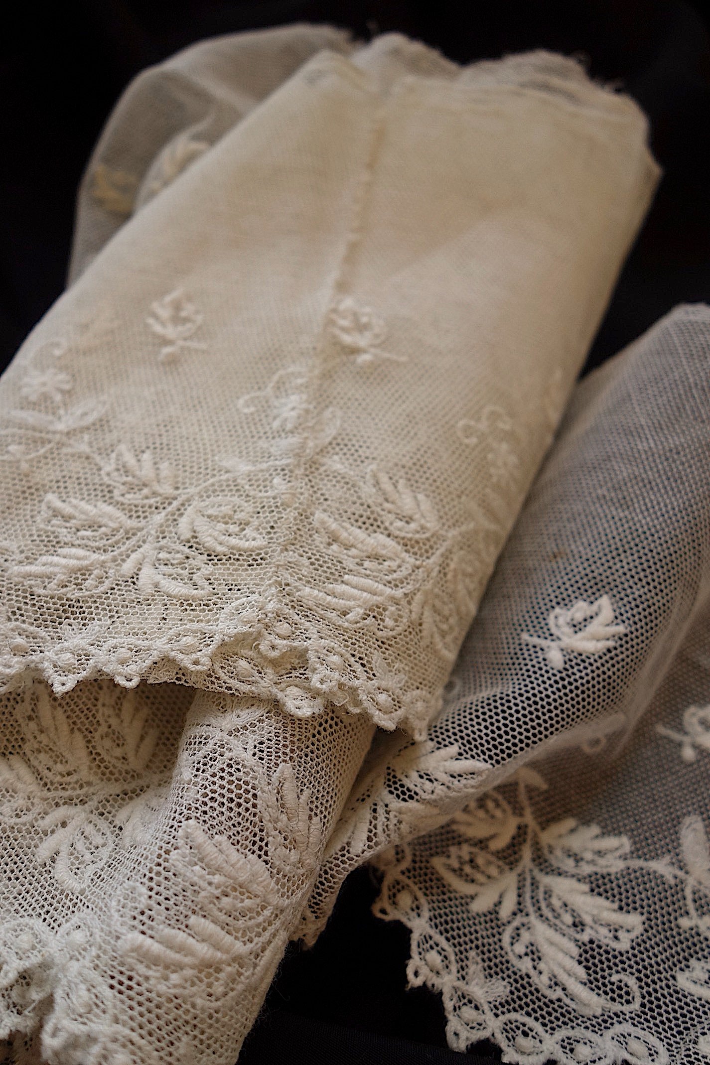 アンティークレース　チュールに刺繍