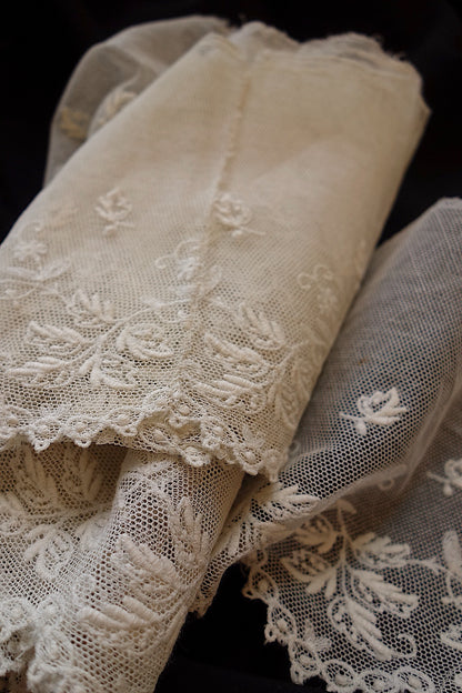 アンティークレース　チュールに刺繍