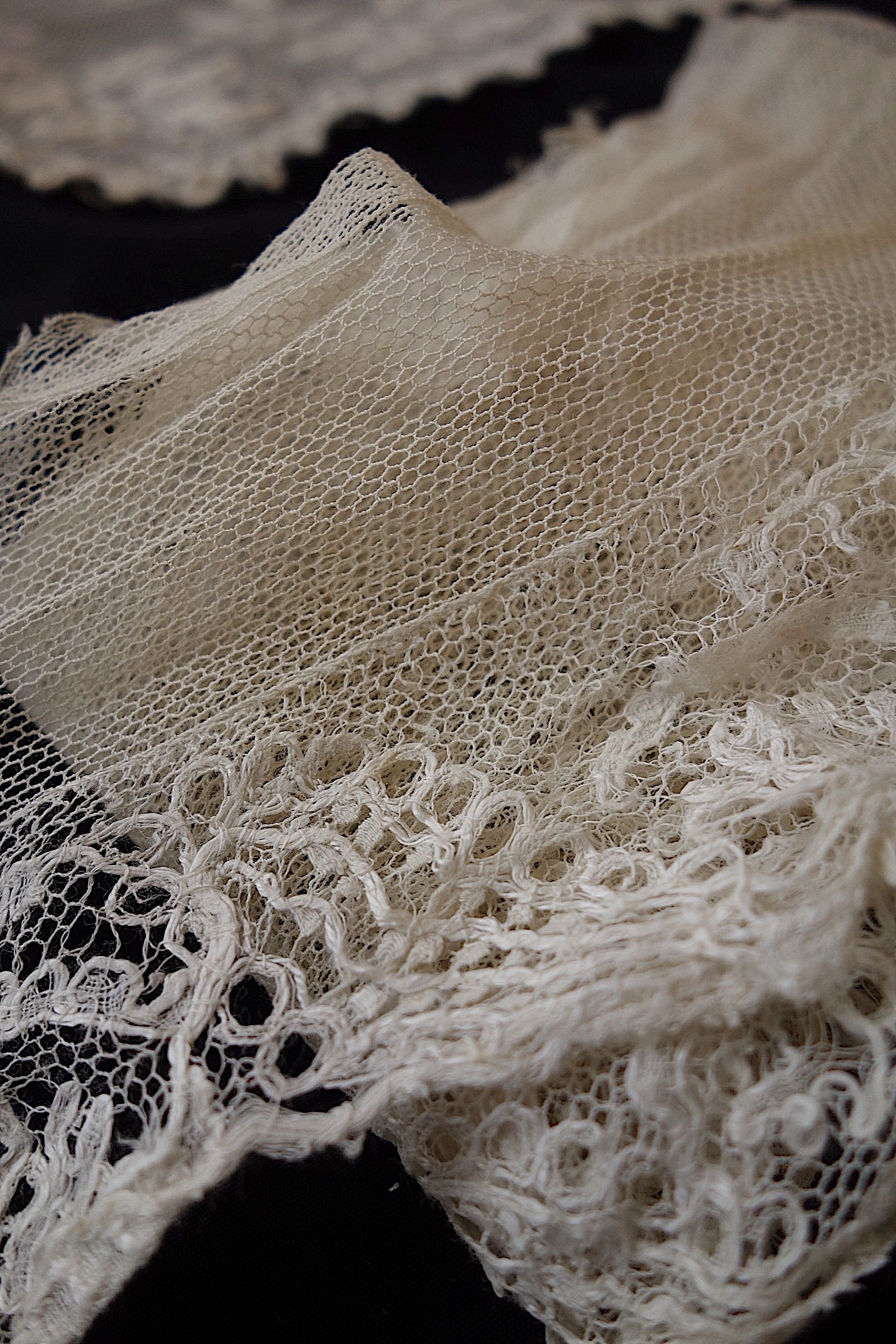 アンティークレース　チュールに刺繍