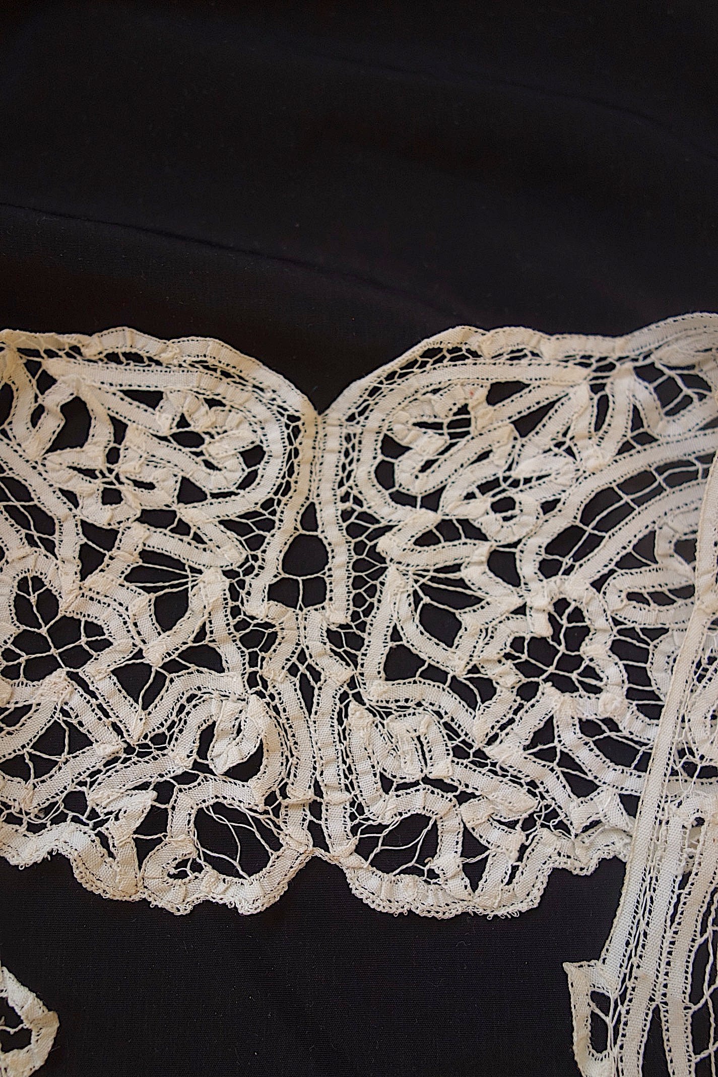 アンティークレース　ブロードレース襟