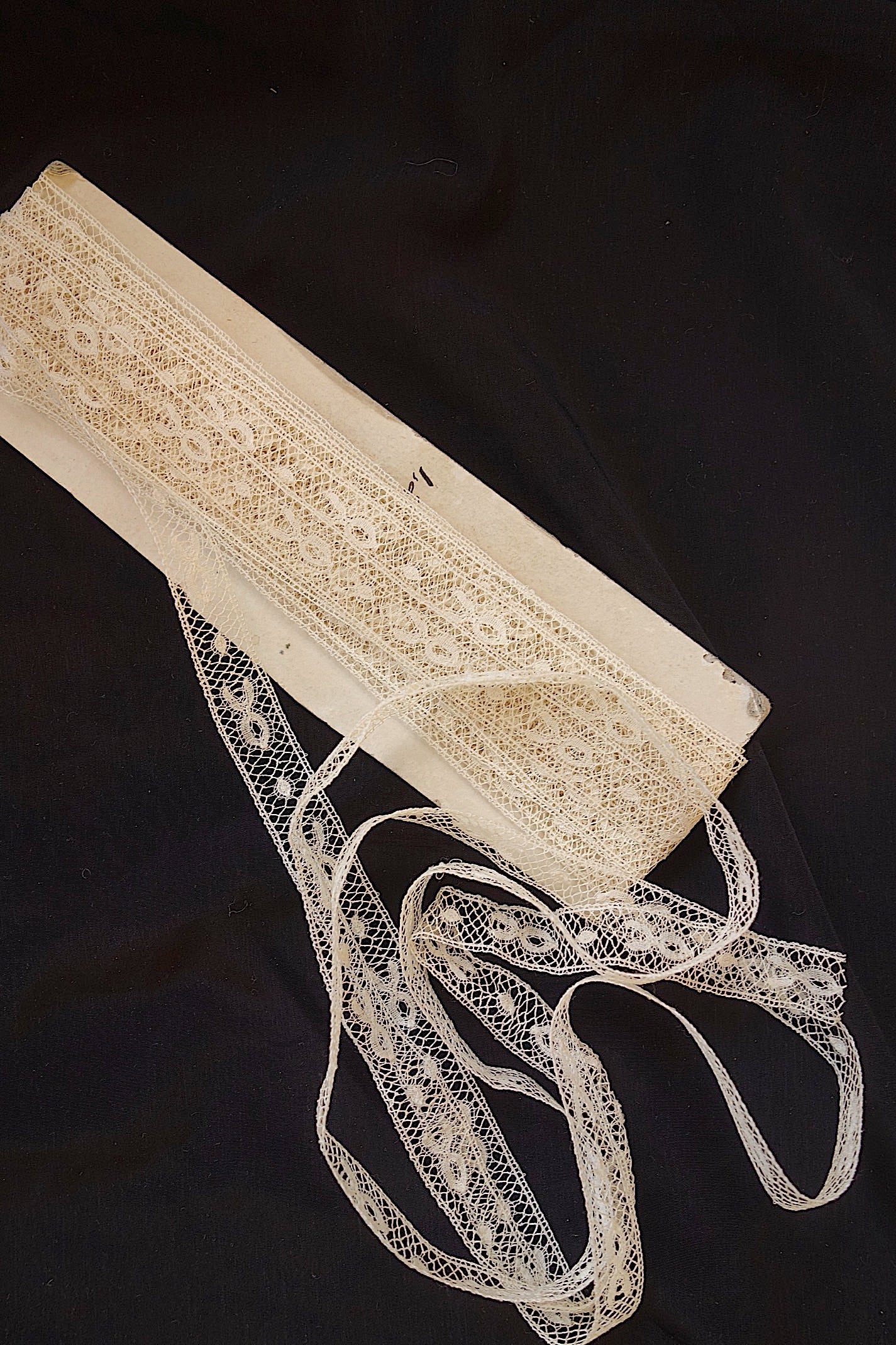 アンティークレース　620+450cm