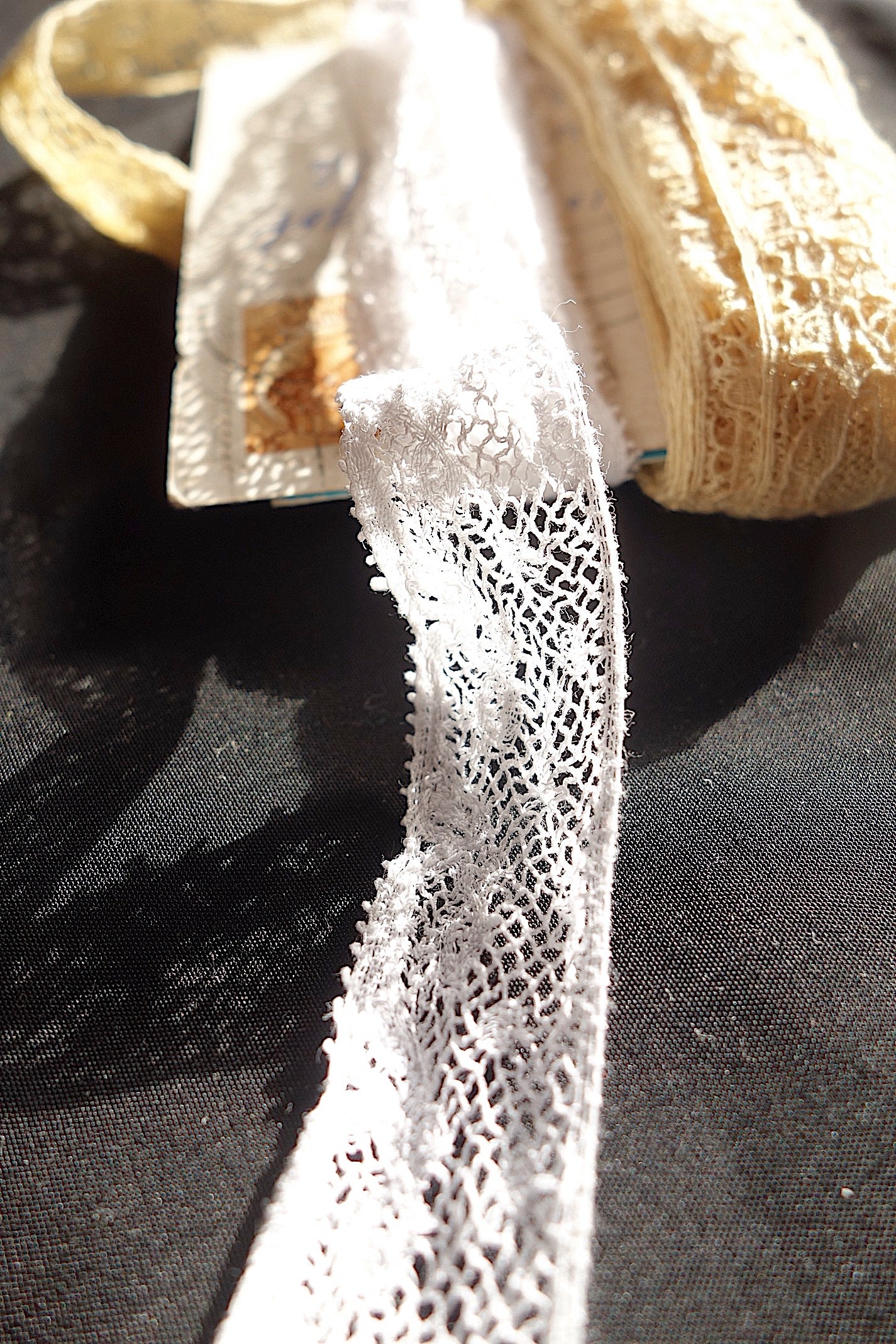 アンティークレース　２種