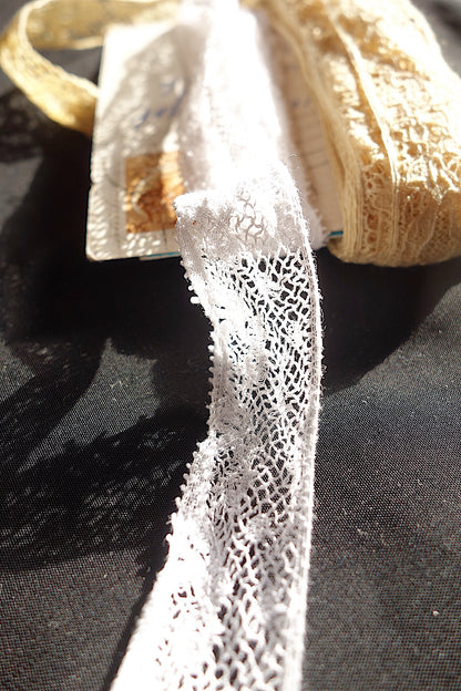 アンティークレース　２種