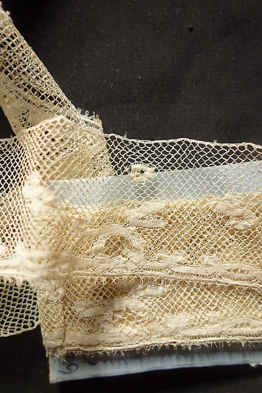 アンティークレース　85+140cm