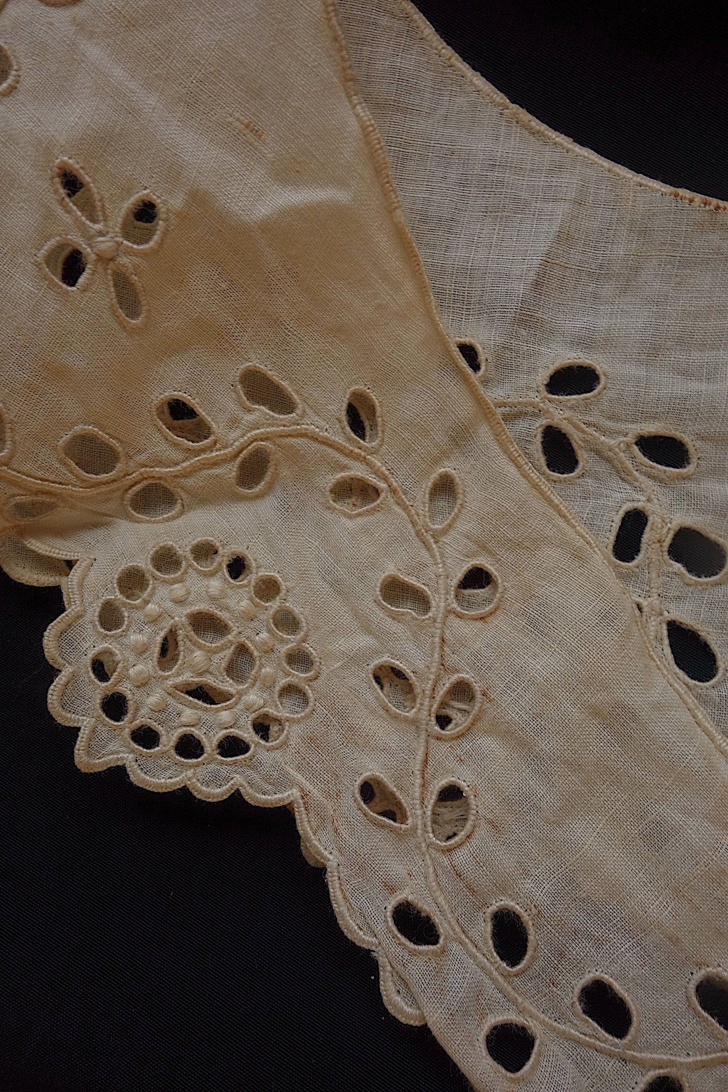 アンティークレース　襟2つ