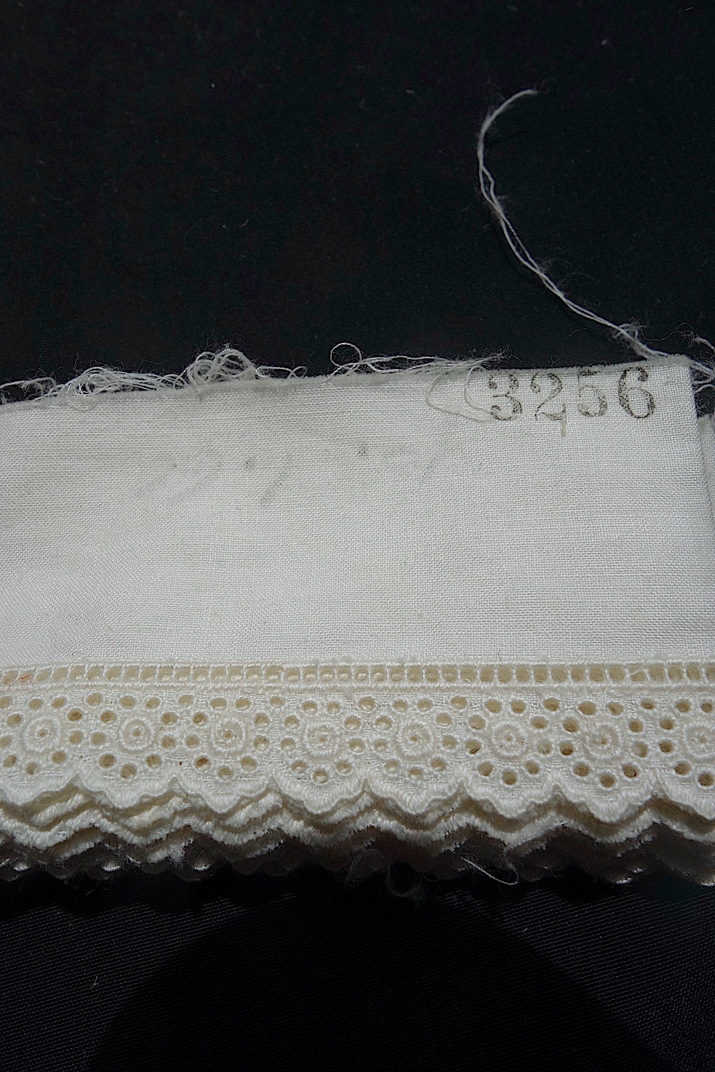 アンティークレース　刺繍テープ　420cm